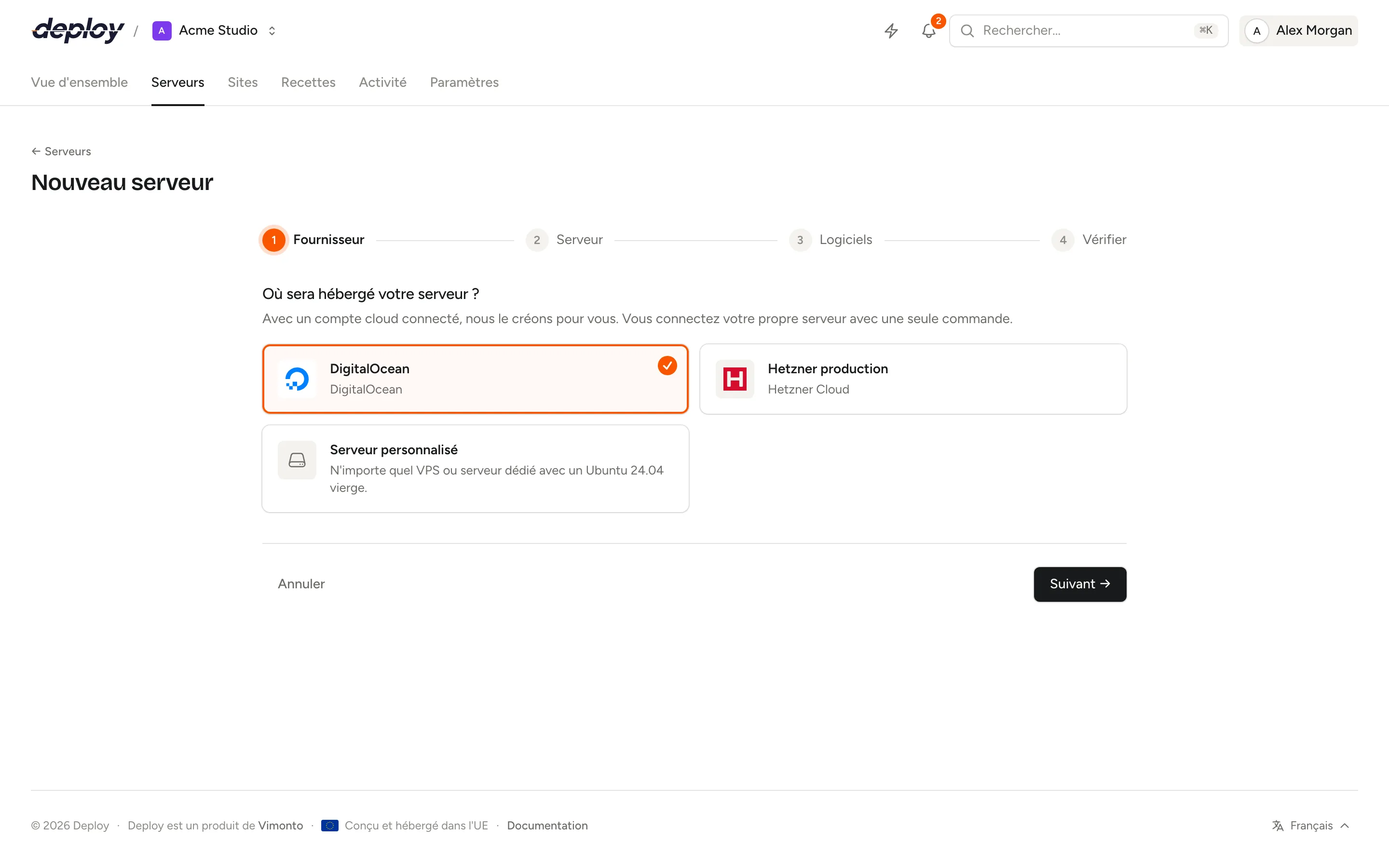 La première étape de l'assistant de création de serveur avec les comptes cloud connectés et l'option de serveur personnalisé