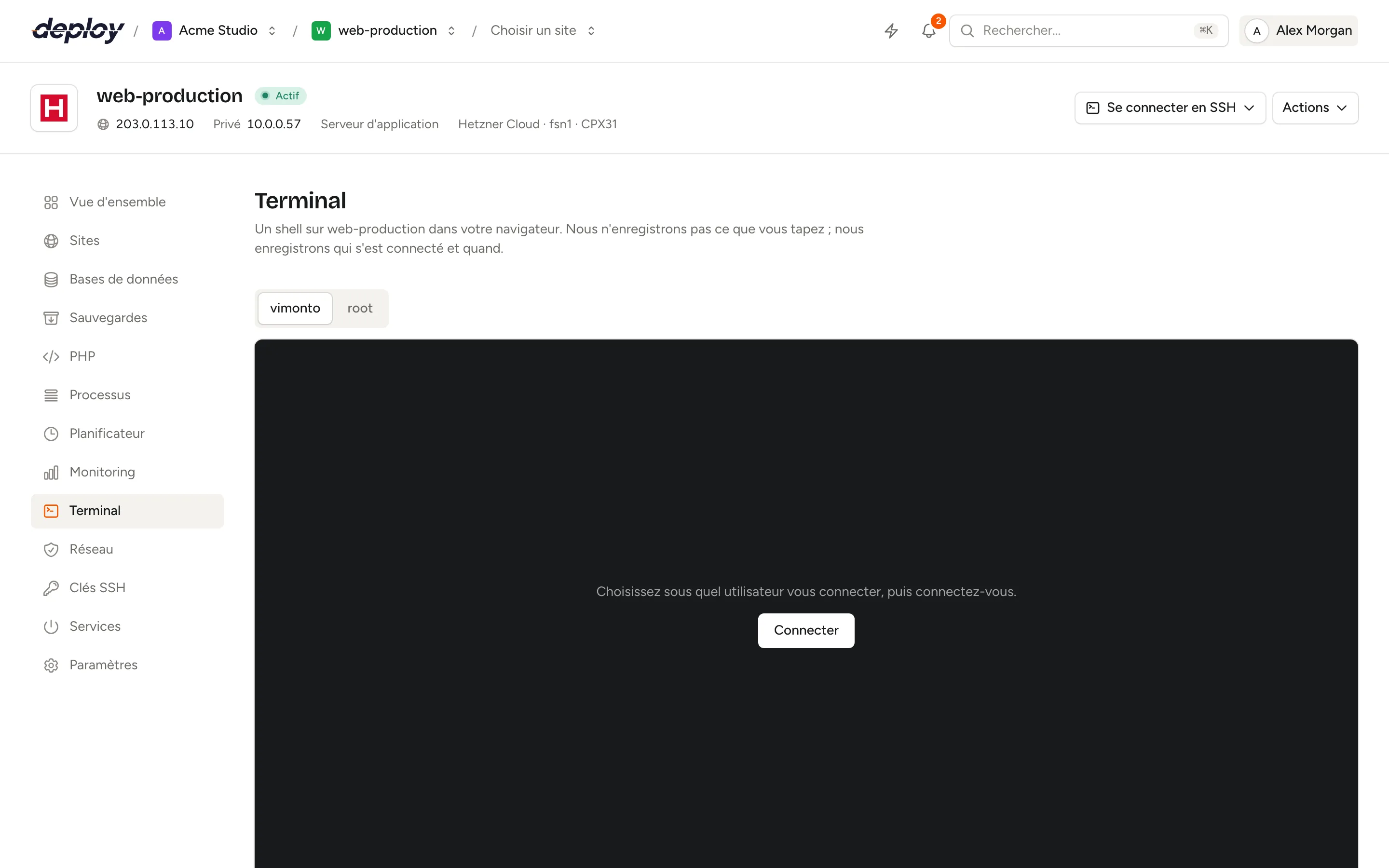 Le terminal dans le navigateur connecté à un serveur en tant qu'utilisateur système, avec le choix d'utilisateur au-dessus et la liste des sessions récentes en dessous
