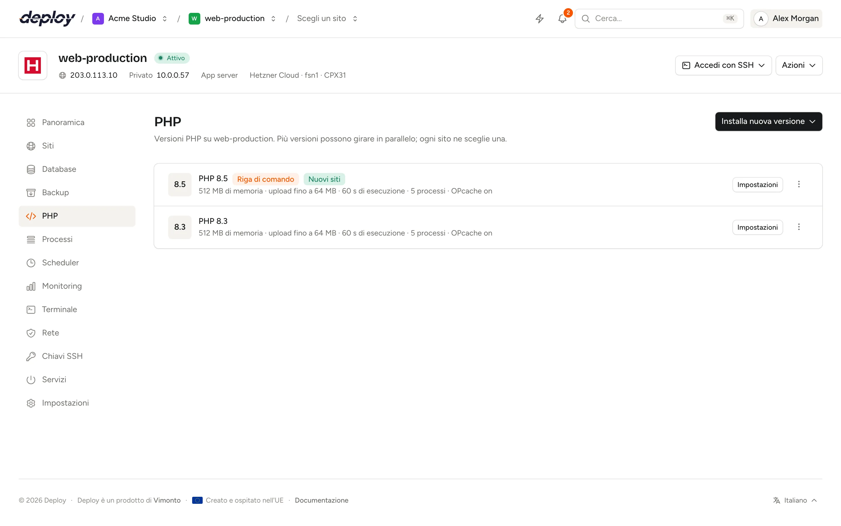 La pagina PHP di un server con PHP 8.5 e 8.4 installati, i badge delle versioni predefinite e le impostazioni