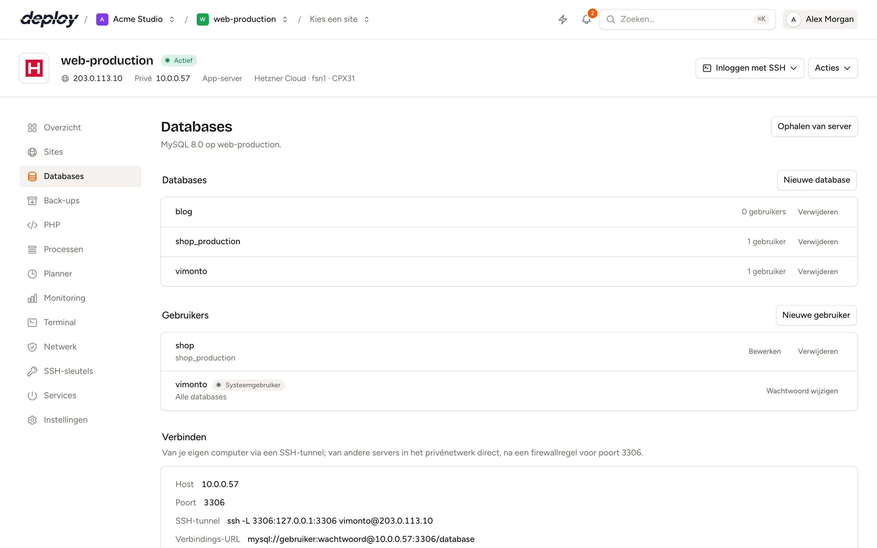 De pagina Databases met een lijst van databases, hun gebruikers en de verbindingsgegevens