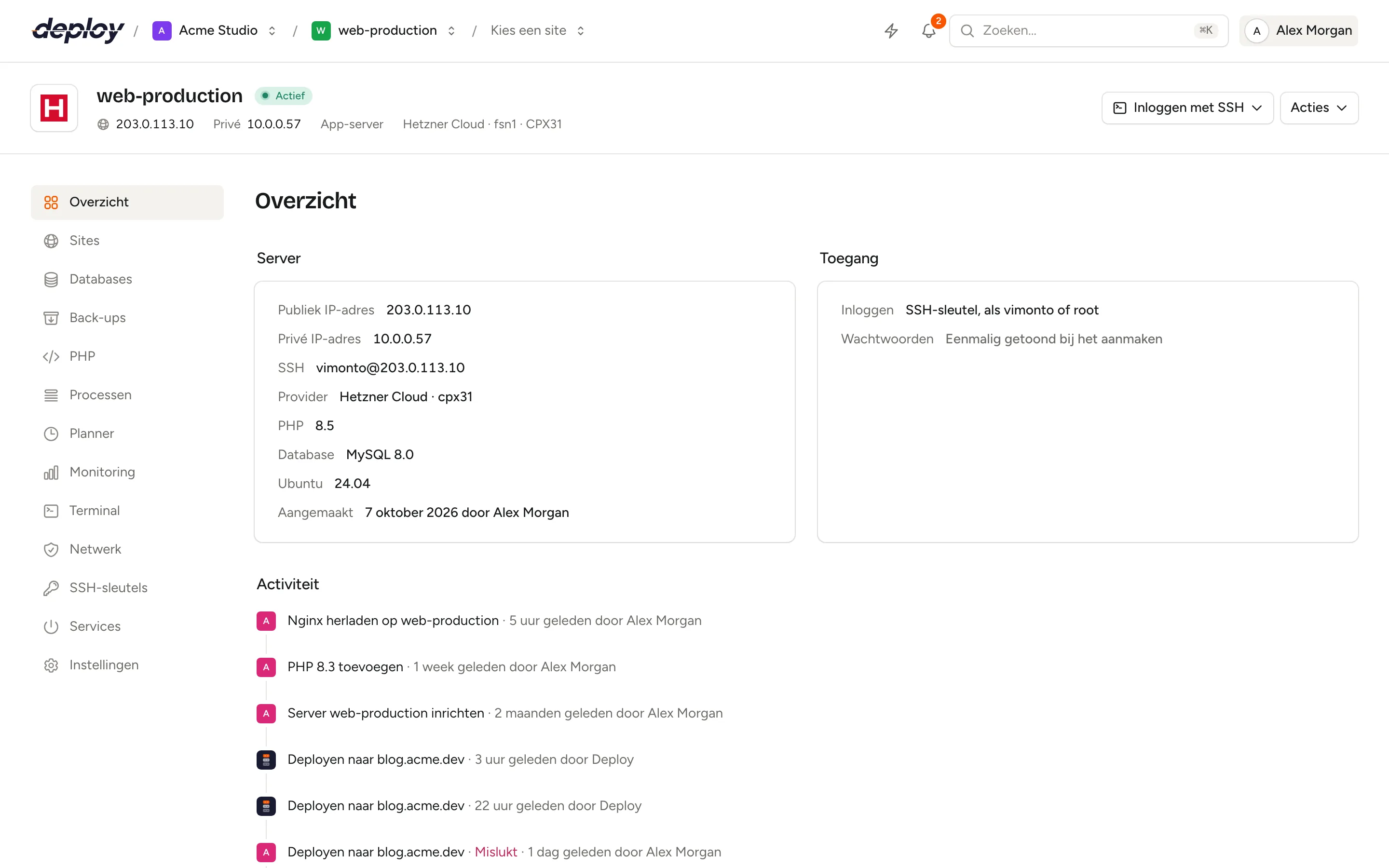 De overzichtspagina van een server met de zijbalk met de pagina's die zijn servertype heeft