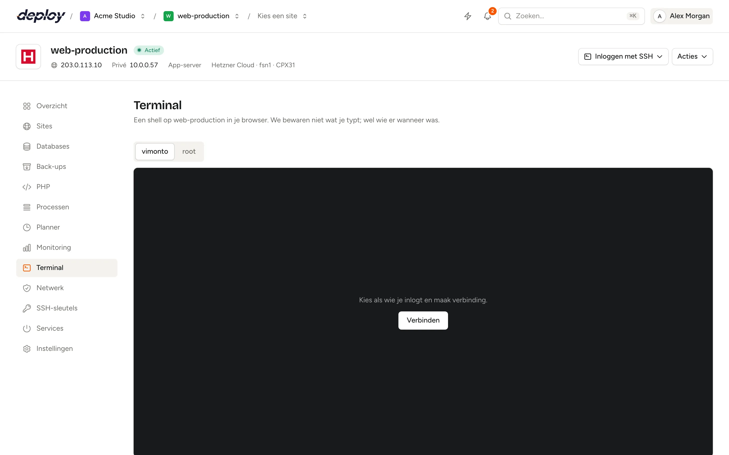 De browserterminal verbonden met een server als systeemgebruiker, met de gebruikerskeuze erboven en een lijst met recente sessies eronder